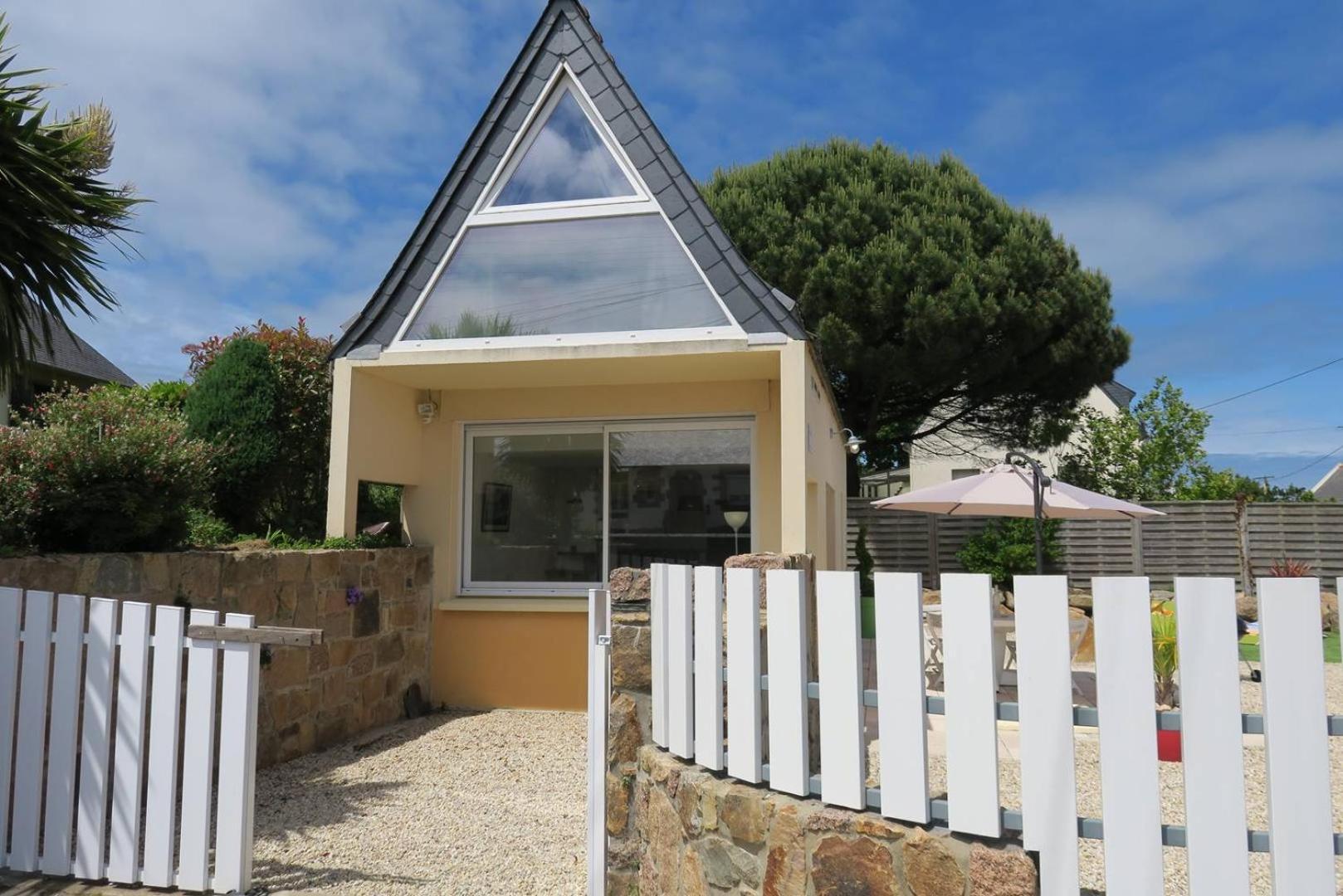Maison Renovee Avec Wifi, Jardin, A 450m Du Centre De - Ref 924 *